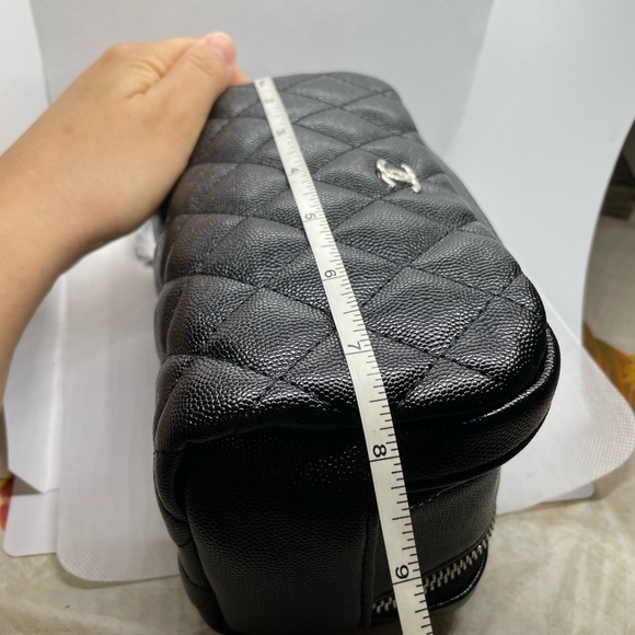 Travel pouch from Chanel beauty line - Picture 9 of 11